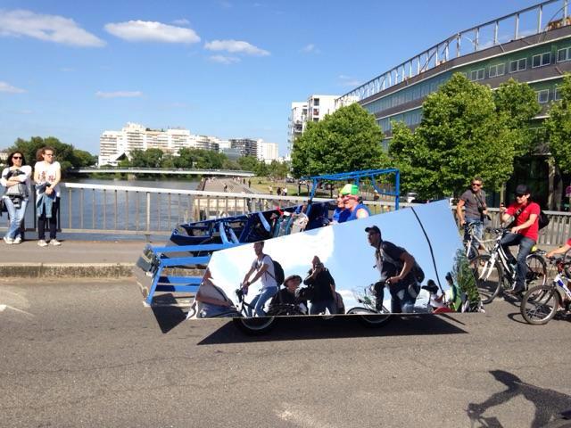 loireatlantique's tweet photo. #veloparade à #Nantes ! De la joie de la couleur et de la bonne humeur ! #lovevelo http://t.co/cCvAQqtJAv