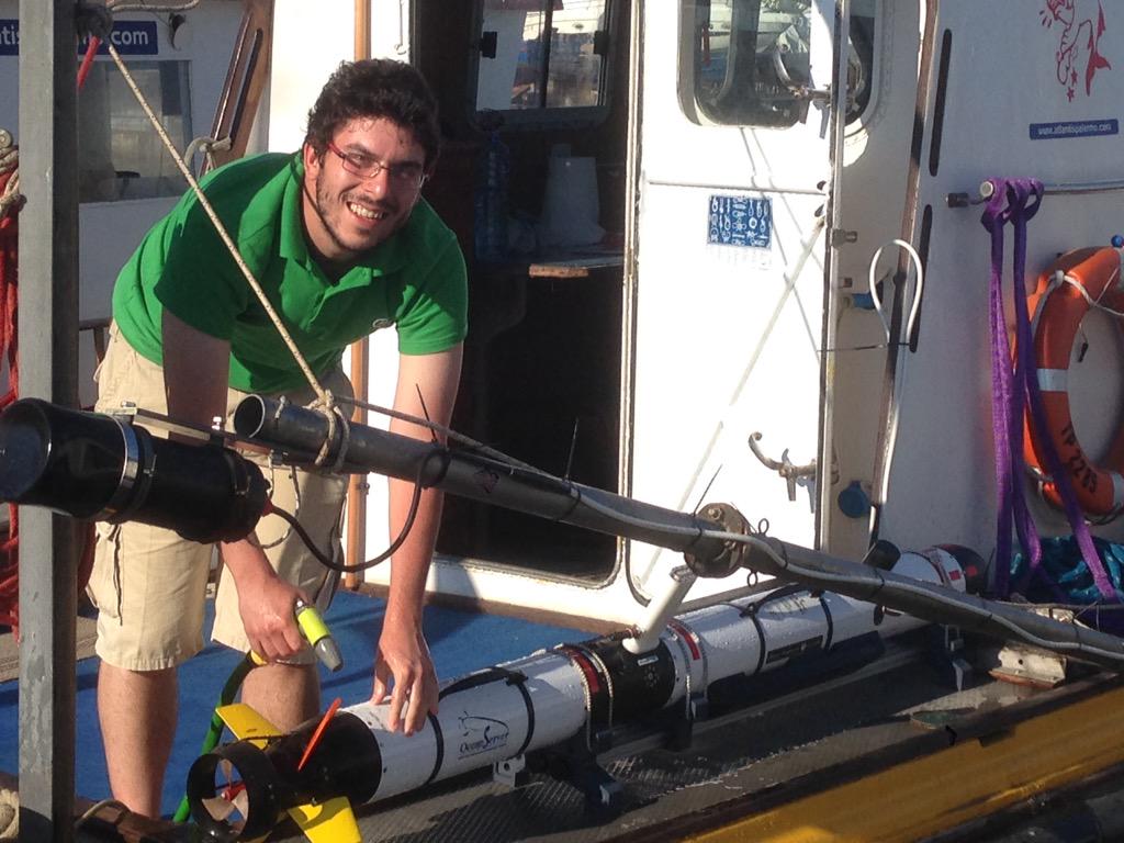 Lanespace's tweet photo. OSL's Nik Tsiogkas washing down Iver. @EDINrobotics  @ISSS_HW  @HWU_EPS @ARROWSProject http://t.co/3KHX2L3EqS