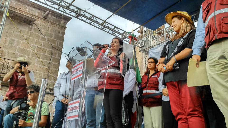 MorenaZit's tweet photo. Yunuen fue invitada a dar un discurso en nombre de las y los candidatos a diputados federales michoacanos http://t.co/80crK7gTt8