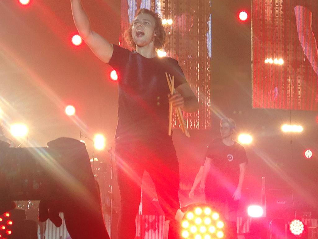 ohsofivesos's tweet image. I really love these photos I took of @Ashton5SOS he looks so happy aw 💘