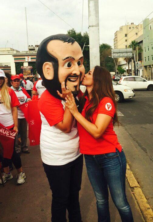 rvillanueval's tweet photo. Flaca, ese no soy yo!!! Jaja http://t.co/p0ytgRArIp