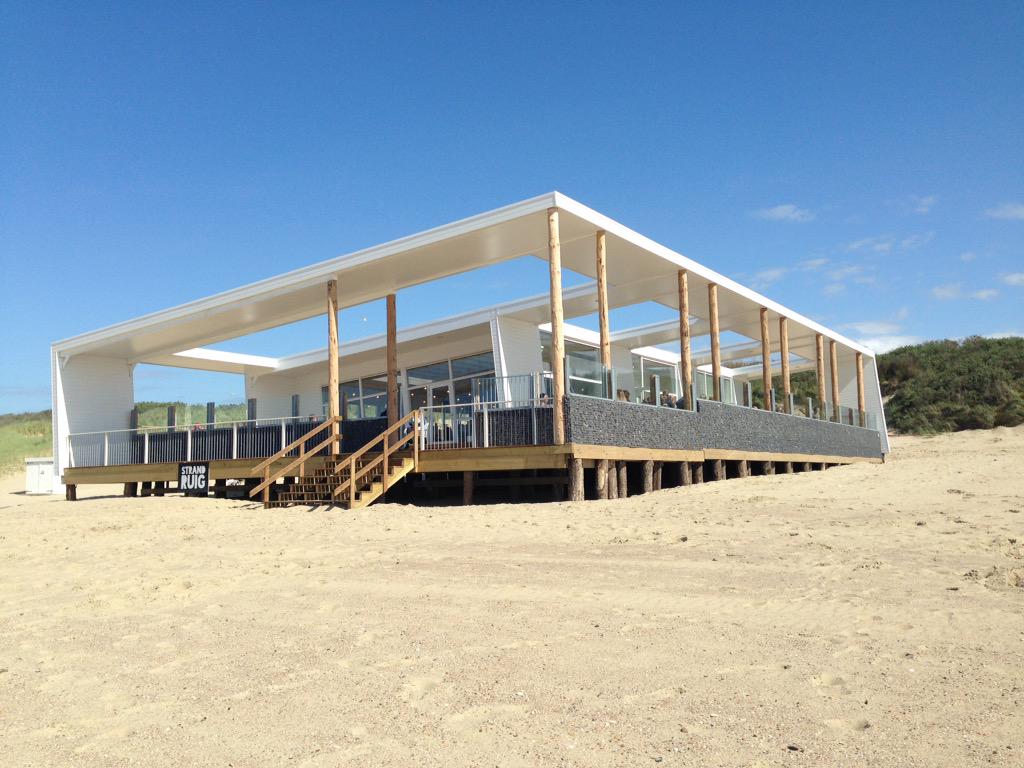 wonka_nu's tweet photo. Strandpaviljoen #ruig in #cadzand nu geopend. Designed by #wonka architectuur http://t.co/q6SFe69aeP