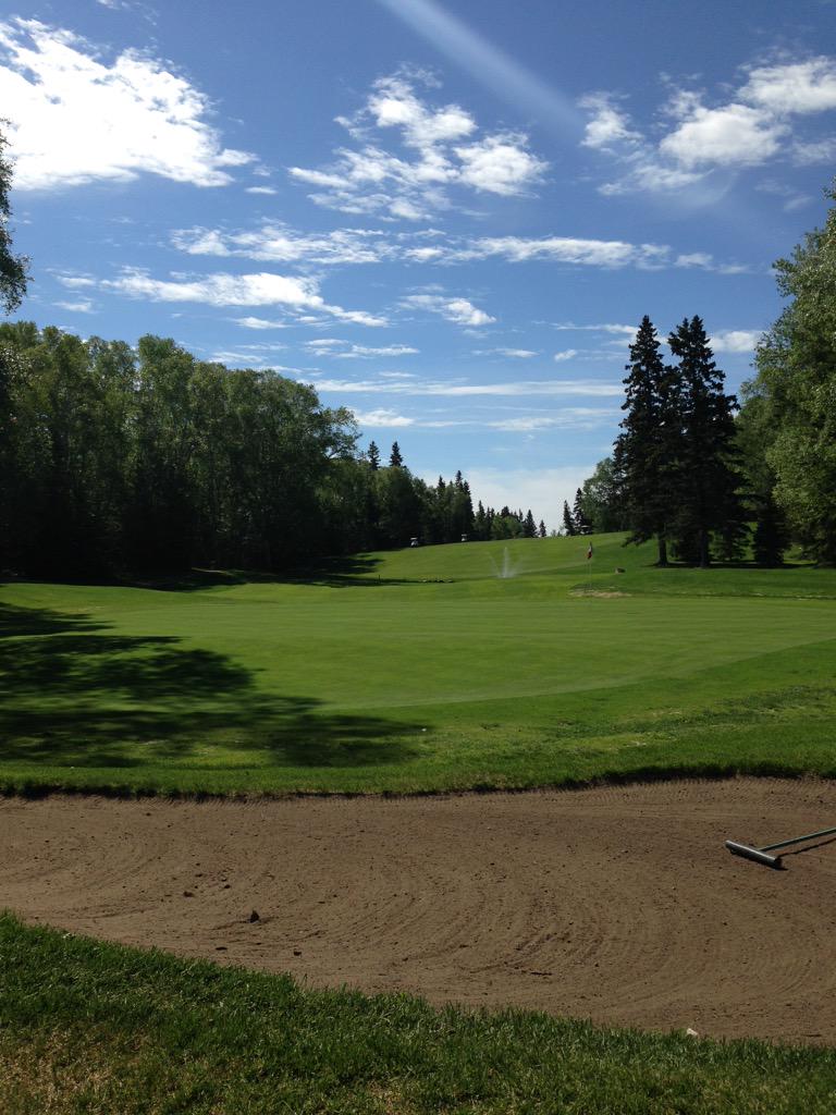 TBakerWGC's tweet photo. Perfect morning to watch some golf #2015conexussrlobstick @WaskesiuGolf @PumpkinGolf59 http://t.co/4uTTRPEo0q