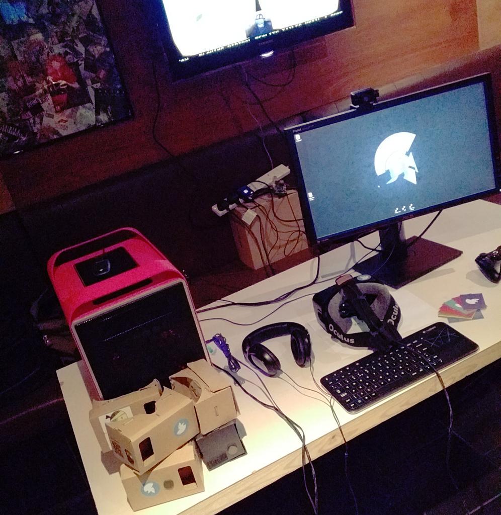 weareformation's tweet image. Just setup #vrinabar @barScenario. Much oculus &amp;amp; cardboard fun awaits! #VR