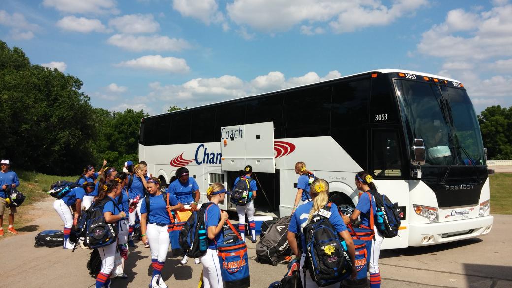 NCAASoftball's tweet photo. Here come the Gators! #WCWS http://t.co/hhlVxaPukt
