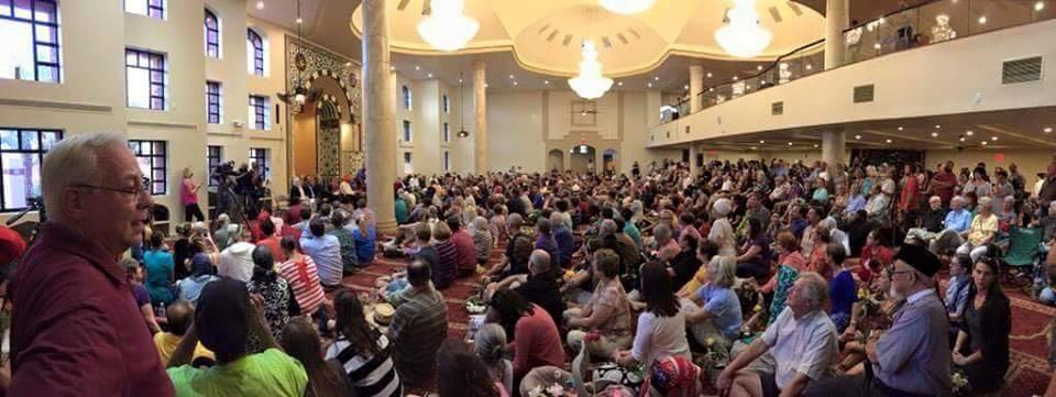 MirnesKovac's tweet photo. Interfaith response to #Hatred 
People of different faiths flocked into #PhoenixMosque counter #AntiIslam rally http://t.co/tLOvjRiYjv