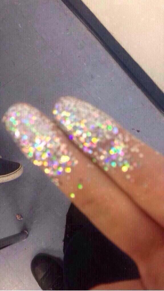 arisbiscuits's tweet photo. this is what happens when you touch Ari's ass http://t.co/a3f2MRi0wX