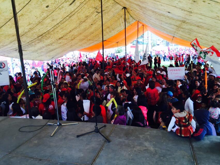 Vic_IglesiasM's tweet photo. En Zacamulpa la gente espera la llegada de #LosMejoresCandidatos @Fer_MaldonadoH @pabsperalta @alfredodelmazo http://t.co/TD3UYn5AYY