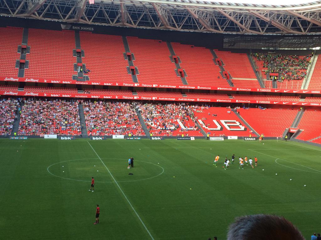 FranciscoChamiz's tweet photo. Competición quita la 2a amonestación aJM Tapia,+claro imposible, el árbitro estaríamirandoalgraderío😳@cfvillanovense http://t.co/d2dcVkbJrA