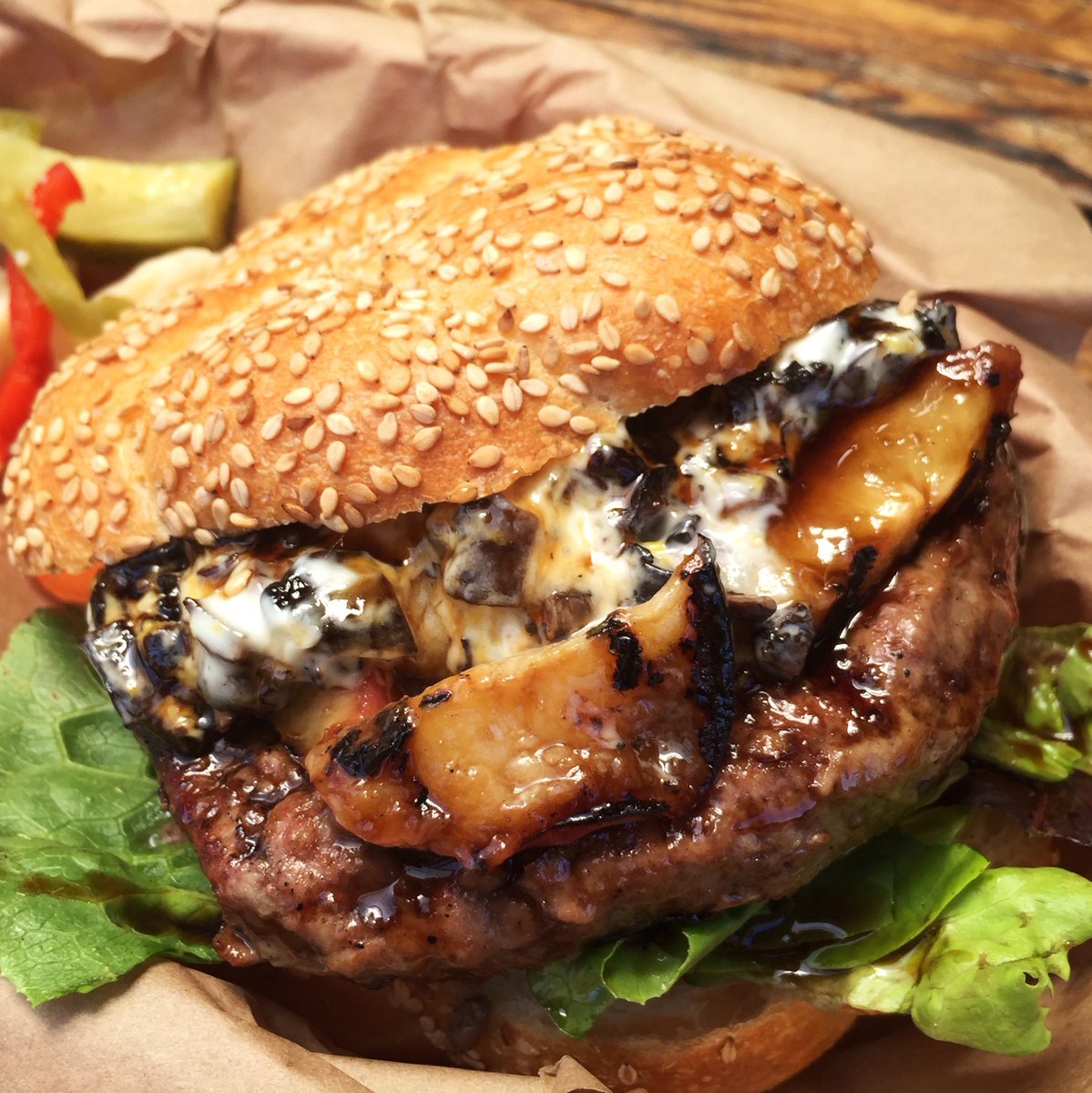 victoryburger's tweet photo. BOTW: char-grilled @KashiwaseFarm white peaches, smoked mushroom/lemon mayo - @FiveDotRanch #burger! http://t.co/ktKIcybuMF