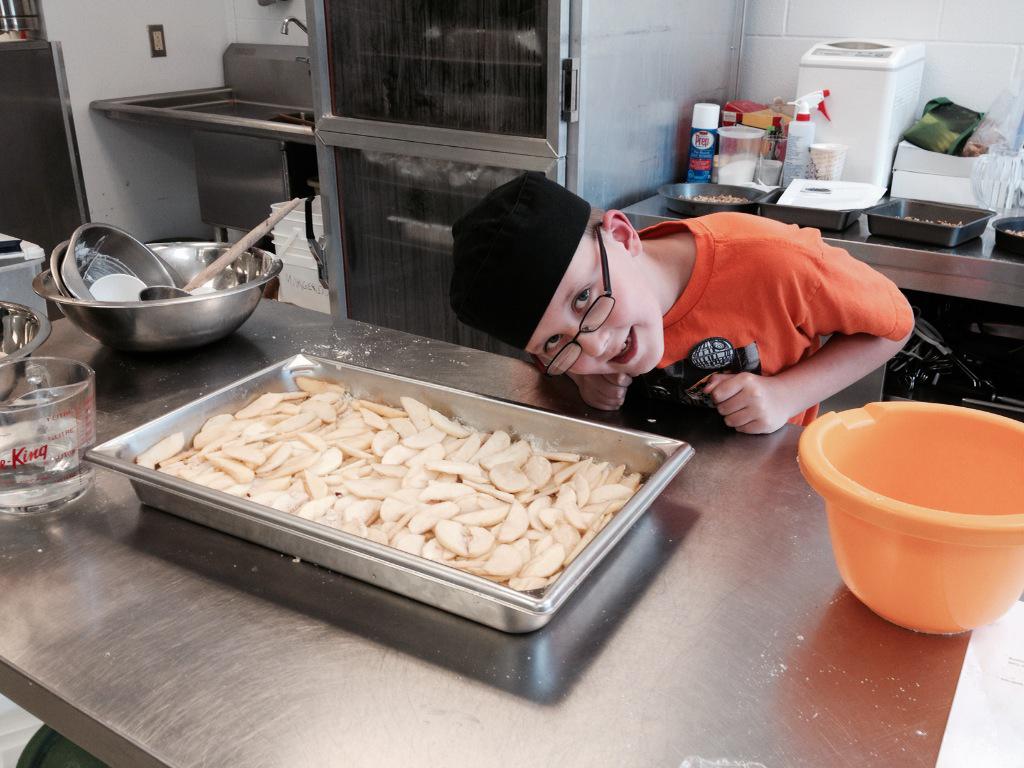 Making apple crumble squares for primary healthy lunches tomorrow.  Thx GHS!  Looks yummy! <a href="/GravenhurstPS/">Gravenhurst PS</a>