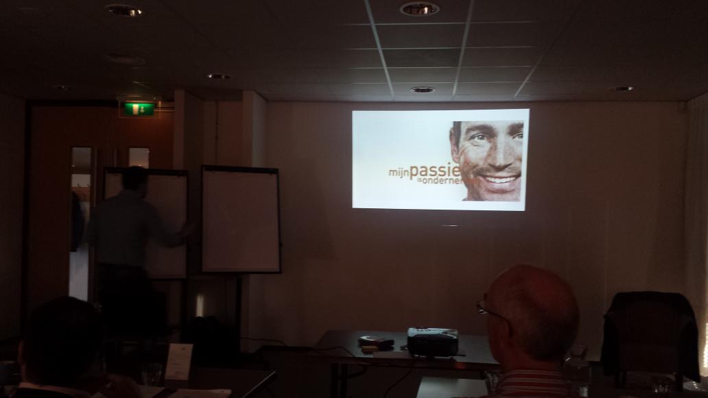 alexblanker's tweet photo. Wijzer worden in telefonische acquisitie bij @cjbmh 
Wie zal ik morgen eens bellen? http://t.co/oQfThhD1Wl