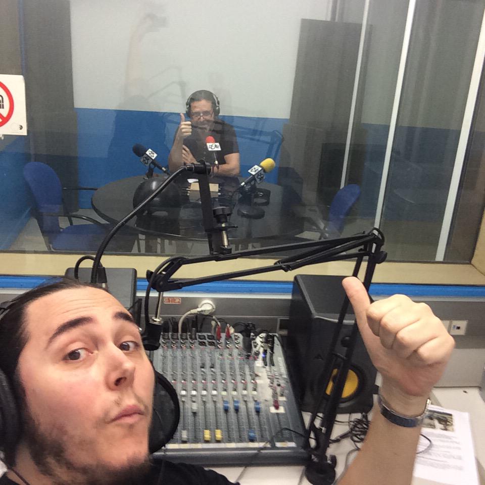 coleccionamos's tweet photo. Gran entrevistado!!!! Gracias Artista Friki (@Rafa_Gavilan_Jr) por visitar nuestro club!!! Un placer! #d9radio http://t.co/huPTLw87cD