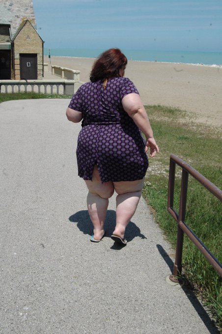 Is this dress too small? My ass keeps getting bigger and this dress keeps getting shorter.... #BigBootyProblems<a href="/tag/bigbootyproblems"class="tags"><span>#bigbootyproblems</span></a>