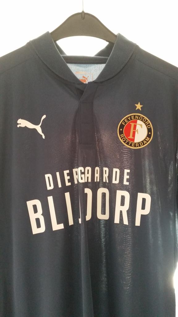 willian88fr's tweet image. @FRFC1908 @Lunatic_News @Roelof1908 @Vak_W @FeyenoordvakRR @FeyenoordMuseum maat L te koop helemaal nieuw