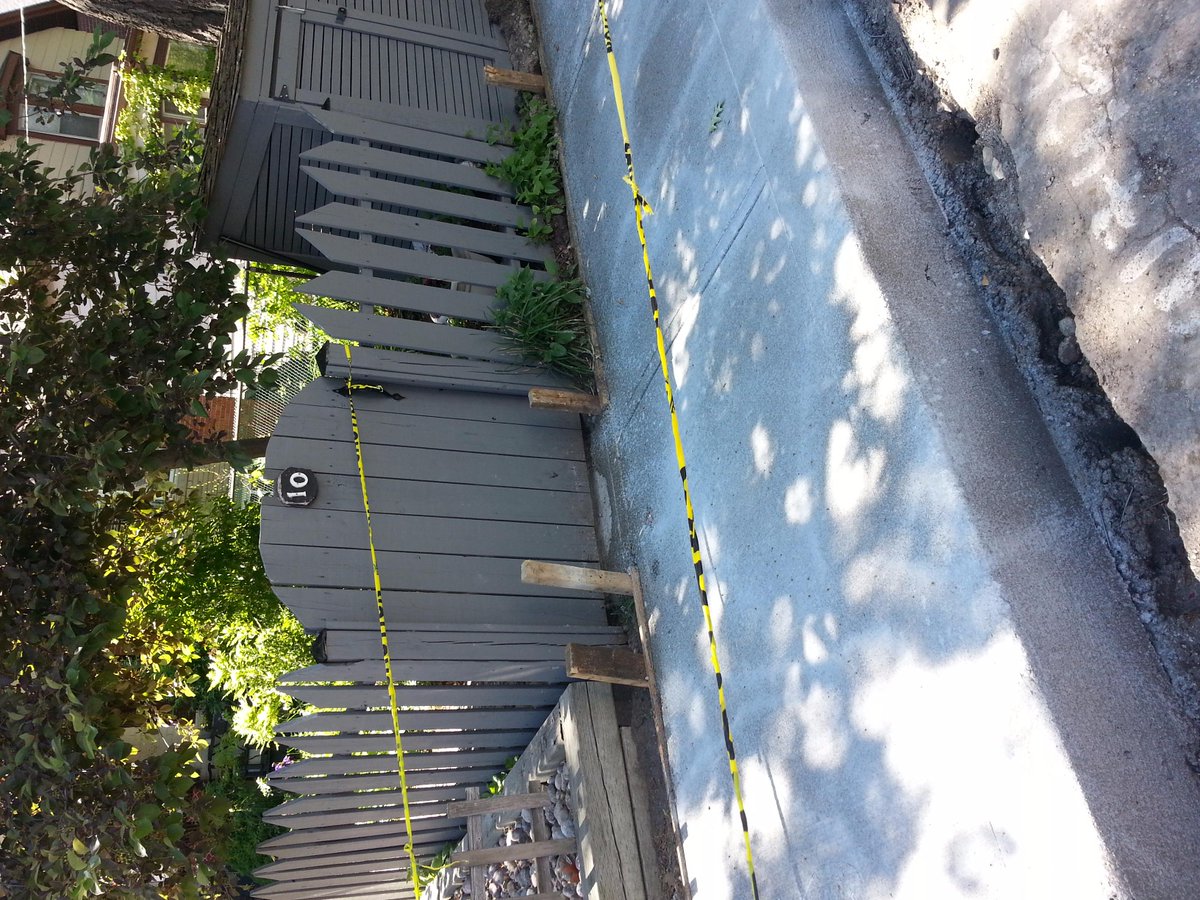 easelarts's tweet photo. @311Toronto So how am I supposed to get in our only entrance/exit to our home? http://t.co/RkZRTlNwon