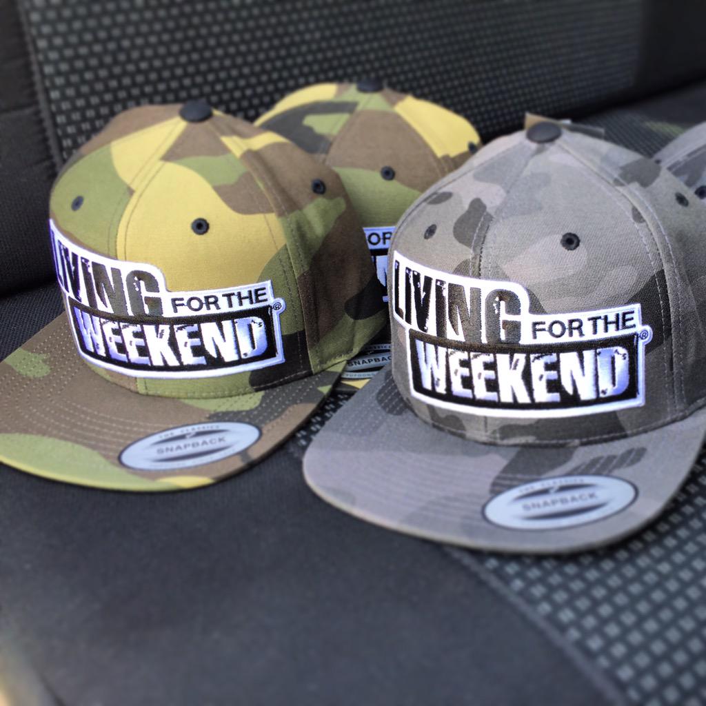 #tishierfantastisch webshop: livingfortheweekend.mx/fan-zone