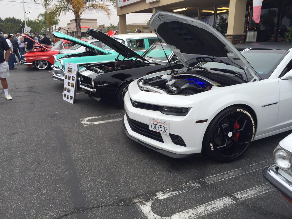 DonutDerelicts's tweet photo. Old and New Camaros🔥#Camaro #donutderelicts http://t.co/eeYSmDQJ5S