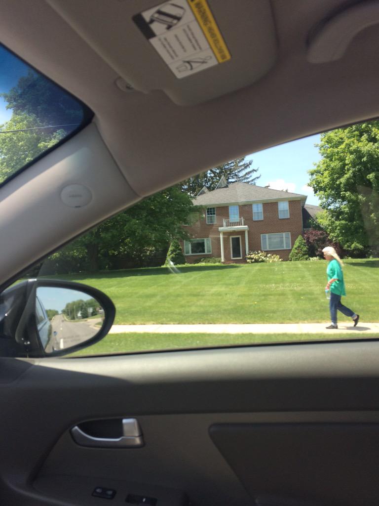 jesirwin's tweet photo. Hey girl heyyyy!!! #wheresmarsha Burlingame 2:00pm 6/4/2015 http://t.co/znZtDBhBdO