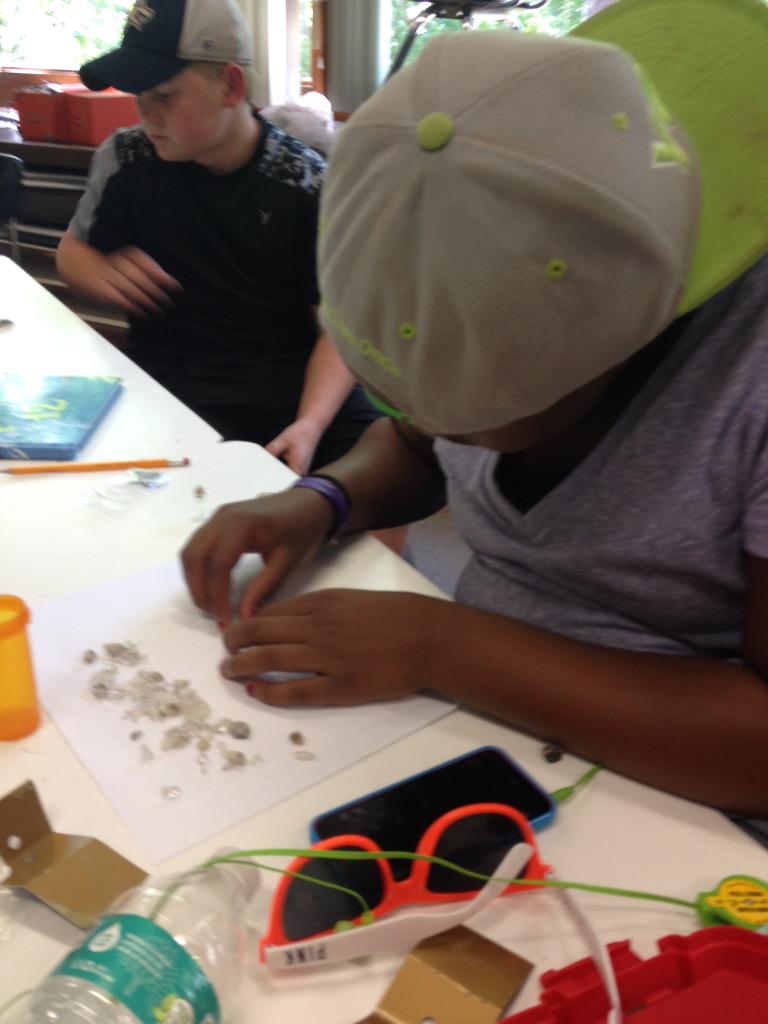 sngrbean's tweet photo. Making keepsakes from our trips. @ACSRochester @TDuver @RyanmBurke #prospectors #msmayterm #fossome http://t.co/EYMlqg0IMD