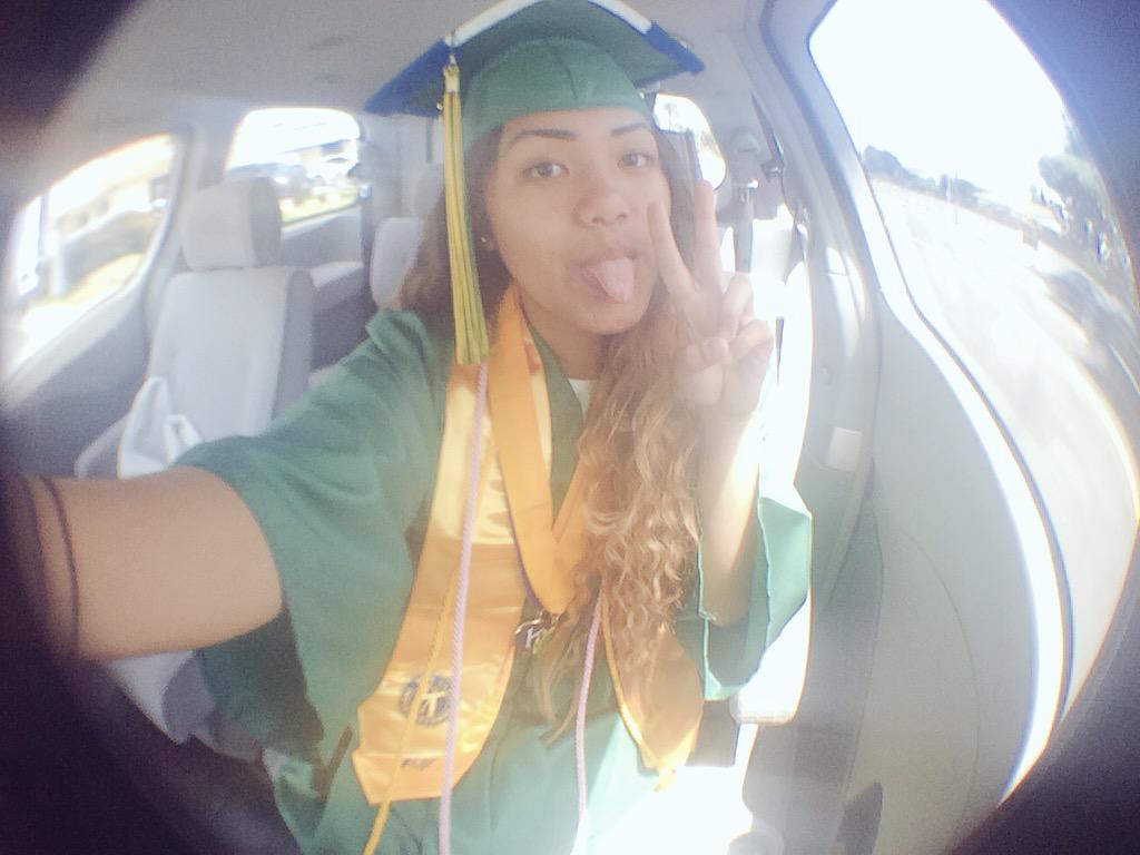 paweenie_'s tweet photo. after 4 long years #goodbyehs http://t.co/qIWtVmYp6j