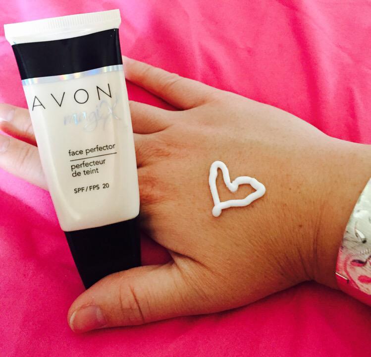HjkMakeup's tweet photo. Loving @Avon_UK magix face perfector #primer Amazing value and it works AND it's got spf 20!!! avonuk #makeup http://t.co/UcviVjUoZK