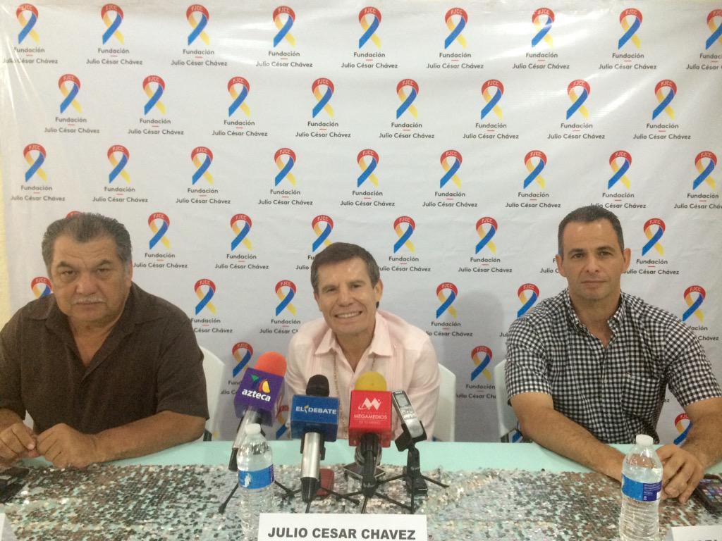 Aquí en la conferencia para mi próxima exhibición a beneficio Fundación Julio Cesar Chavez. #UnGanchoAlaAdicción