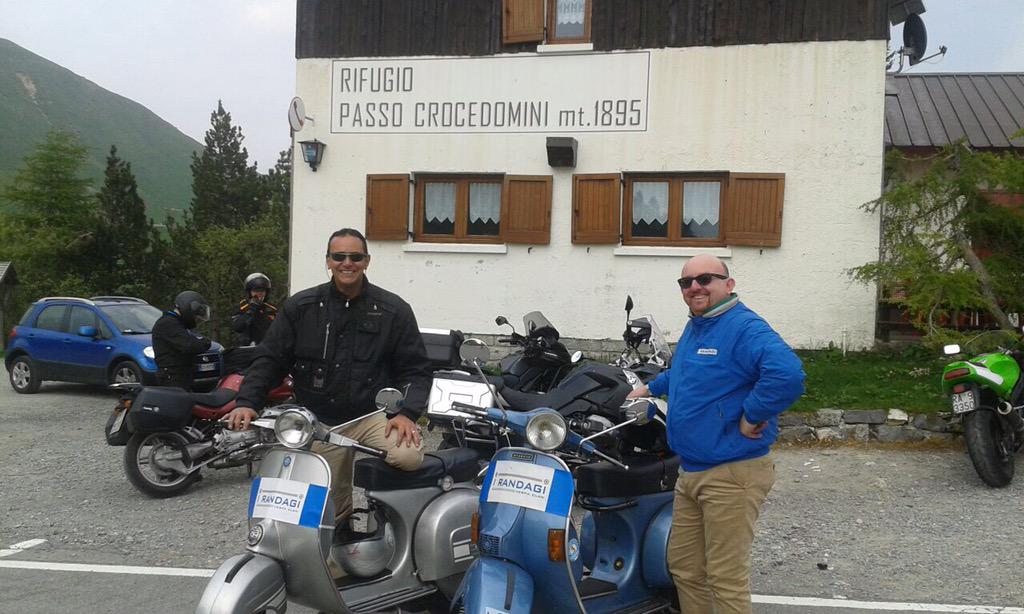 irandagi's tweet photo. #irandagi #330km di risate. #lagodiendine #collidisanfermo #sarnico #iseo #passocrocedomini #burnout #vespaclan http://t.co/RRYKKnAfZE