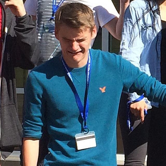 JJnotabrams's tweet photo. #SUNYPoly2019 #teamred http://t.co/QManPemiuK