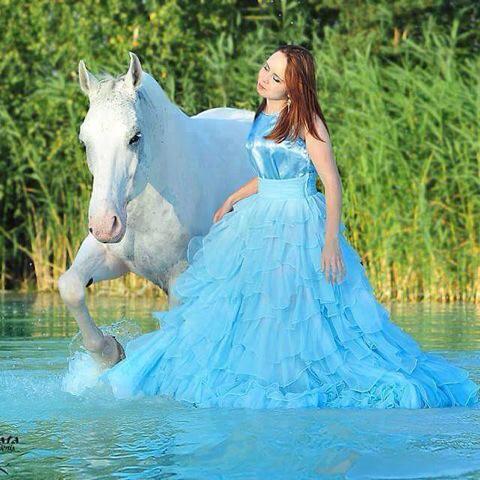 مهما خسرت من الاشياء.....! ومهما اكتشفت من الاشياء...! فقدرك ان تعيش في زمان كل مابه ,,,,  ممكن ,, وجائز ,, ومعقول