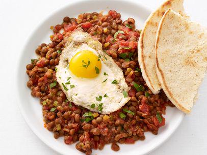 Happy #NationalEggDay! Check out this delicious lentil egg dish from <a href="/FoodNetwork/">Food Network</a> 
foodnetwork.com/recipes/food-n…