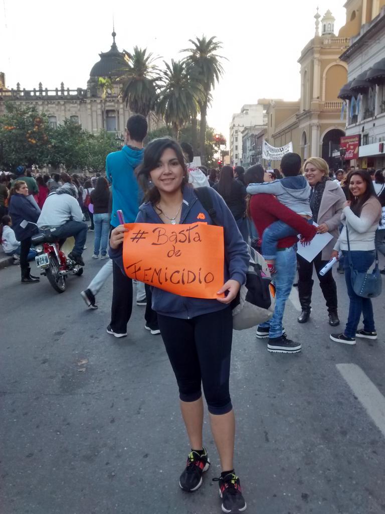 OajnuTucuman's tweet photo. Ya estamos presentes en Plaza Independencia para marchar contra la violencia de Género #NiUnaMenos #NiUnaParMenos http://t.co/xAVhaopLaK
