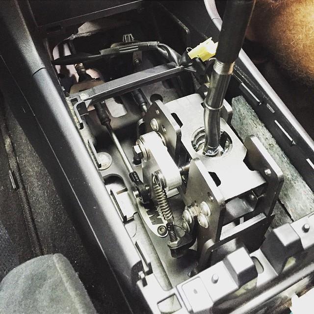 TWMPerformance's tweet photo. #REGRAM of @chris_evox's #MitsubishiEvoX #EvoX #LancerEvoX Full Replacement #ShortShifter from http://t.co/lDNZjfqIjT http://t.co/IaJNYtznEW