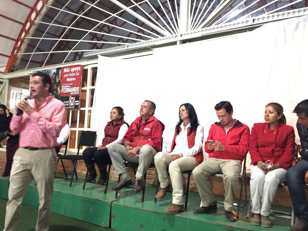 Hanna_Ibarra27's tweet photo. #DeLaManoConLosJovenes en #Huixquilucan #YaGanamos @sergioayalagtz @Vic_IglesiasM http://t.co/ohVU1rMygS
