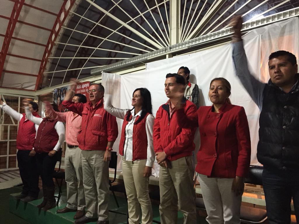 Hanna_Ibarra27's tweet photo. #DeLaManoConLosJovenes en #Huixquilucan #YaGanamos @sergioayalagtz @Vic_IglesiasM http://t.co/ohVU1rMygS