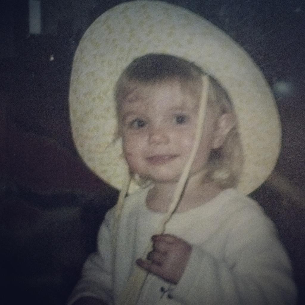 baileywaldhalm's tweet photo. I miss being a kid and always being happy, wearing a smile on my face and not having a worry in the world... http://t.co/OKaPTooDuX