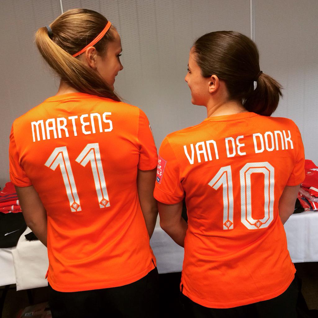Lieke Martens on down with @DanielleDonk #oranjeleeuwinnen #wkdroom #wwc2015 #nike #maatjes http://t.co/POUIaz2zbU" / Twitter