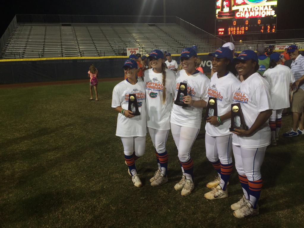 GatorsSB's tweet photo. What a special night. #GatorRepeat http://t.co/y70RAoYCEa