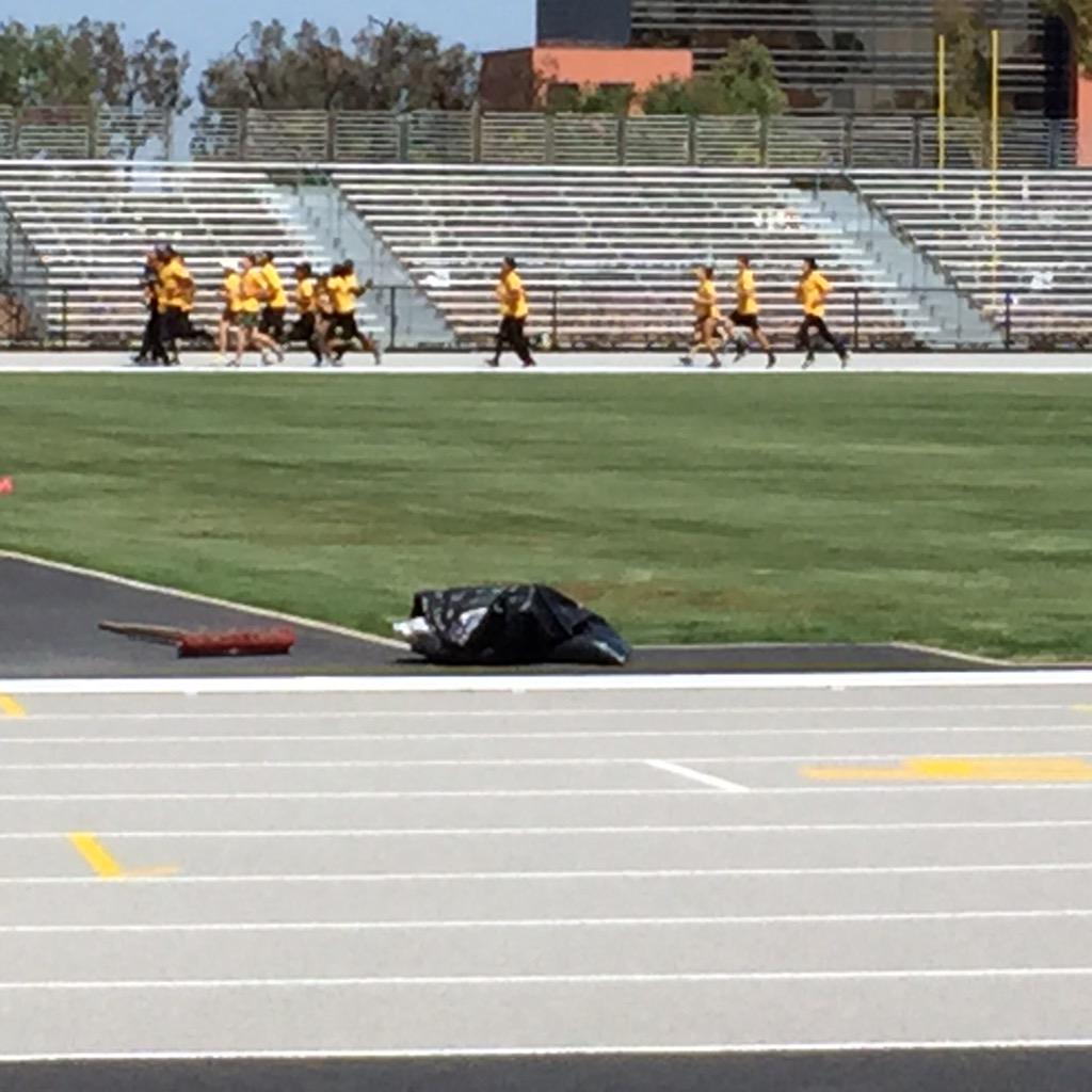 PresConoley's tweet image. First lap on @CSULB&apos;s awesome new track! @LBSU_Track @BeachAthClub #GoBeach