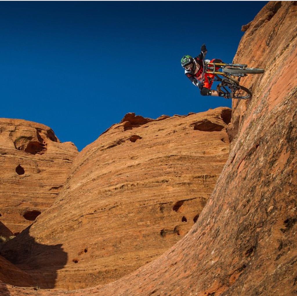 Fox Racing Canada tweet media