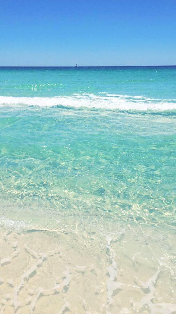 RossRintala's tweet photo. Cannot wait to be in Pensacola 😍 #WaitingYears #TheTrip http://t.co/e7NO2kAxp5