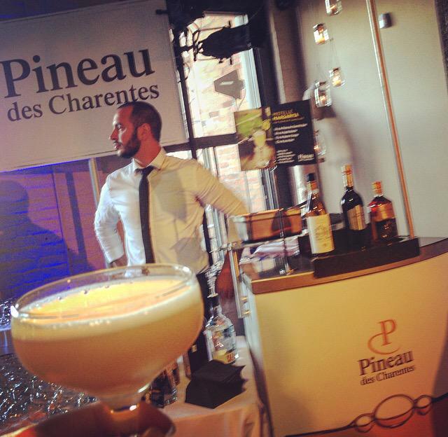 Gentleman Lumberjack: Pineau des charentes, citron, jus poire, sirop d'érable, angostura. #Aperitifalafrancaise