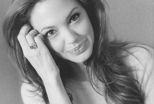 Happy 40th bday to the woman of my life, my biggest role model and inspiration, the one and only Angelina Jolie  