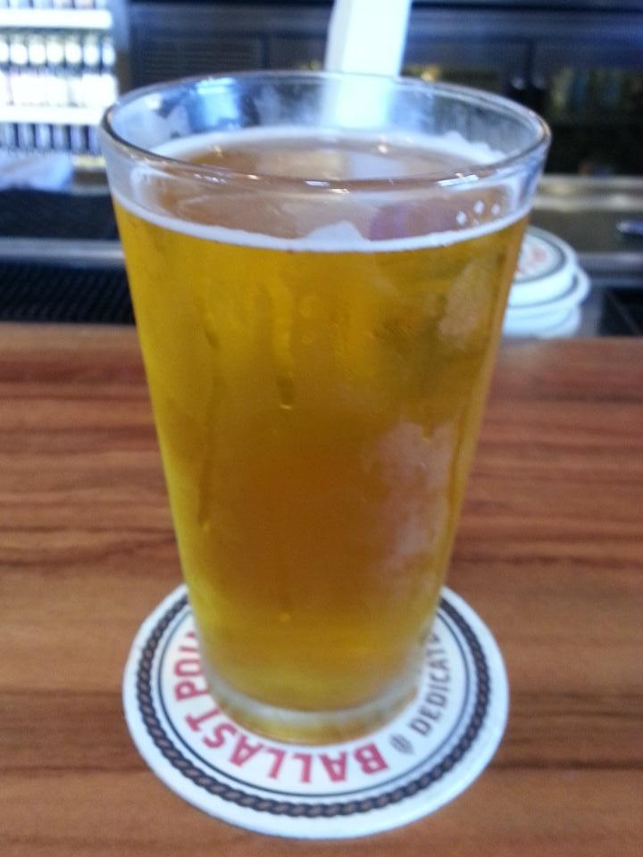 TreesicleTeam's tweet photo. Nothing makes the brain more creative than beer. Thinking up some new synk ideas! #synk #treesicle #waiting #beer http://t.co/cR78HsagBT