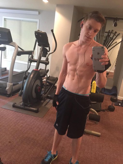 Keeping the momentum! #gymgay #abs #muscle check out my site twitter @adoncastercom http://t.co/fpa5