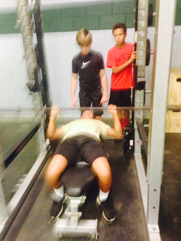 coach4949's tweet image. #formfirst#thenweight#bigdreamers