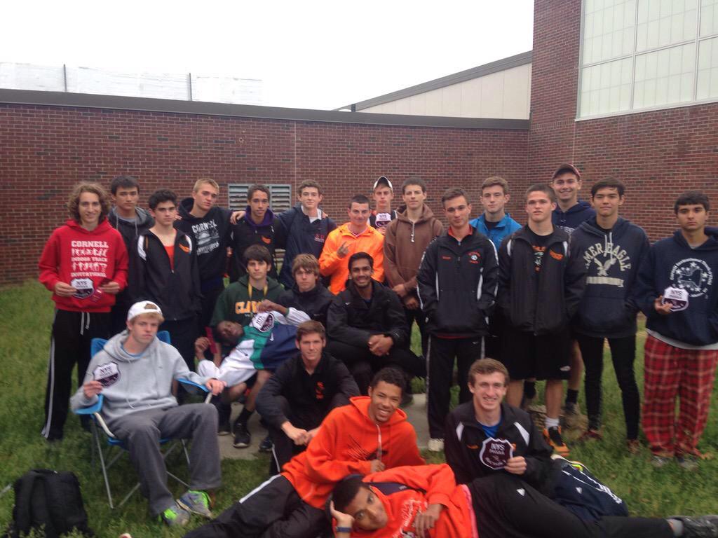 dinklejawn's tweet photo. Shoutout the squad through every season #NationalRunningDay http://t.co/qzsaCI345u