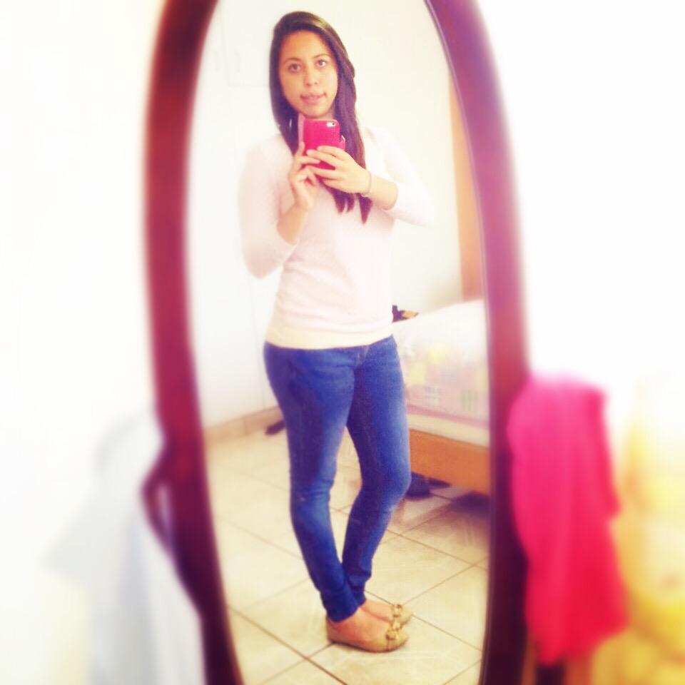 eli_gomez24's tweet photo. Una güerita Hermosa les desea una bonita noche 😊👌🏻 http://t.co/z8HL2bxScd