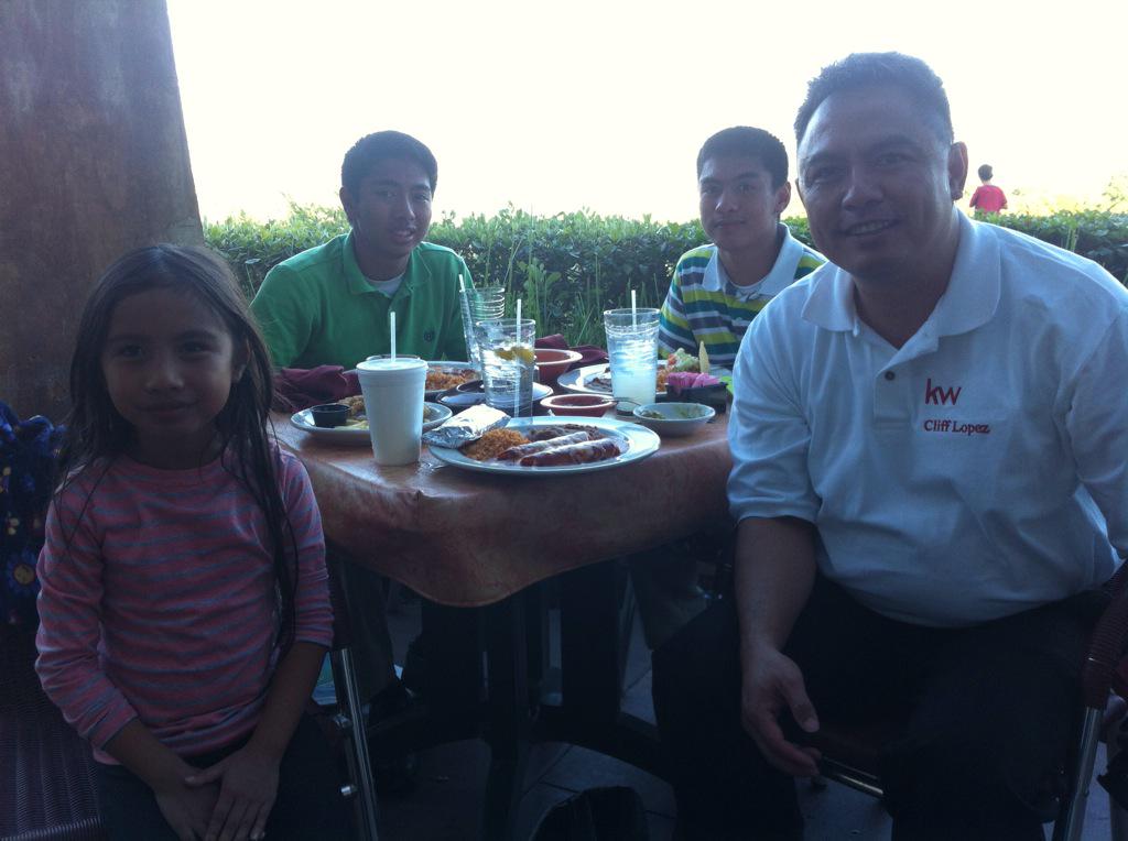 _HoustonHomes's tweet image. Enjoying dinner @AldacosStoneOak