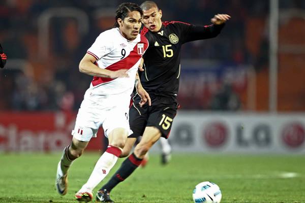 noticias_tvperu's tweet photo. Comenzó el partido entre #Perú y #México en el Estadio Nacional http://t.co/u0UlzoJTwo http://t.co/8Ftp7nZp9w